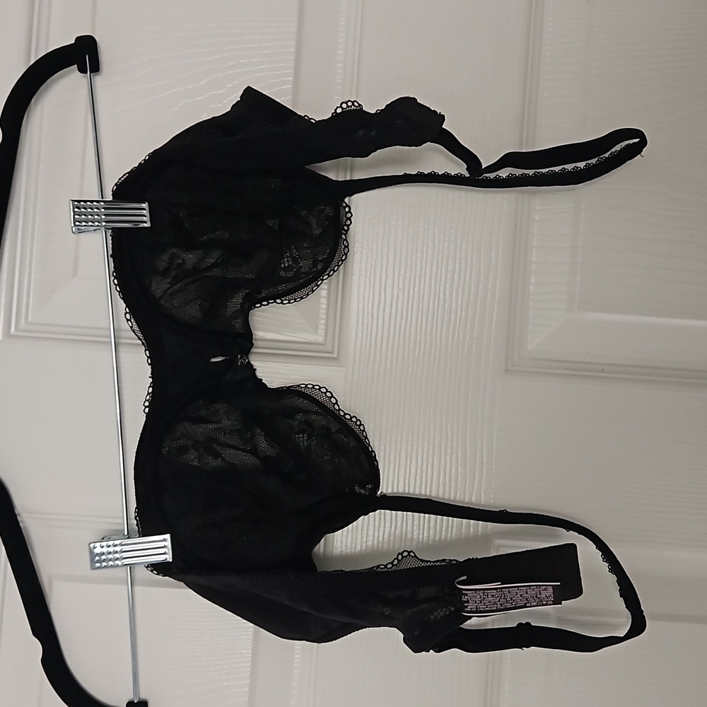 **Victoria Secret Black Lace bra